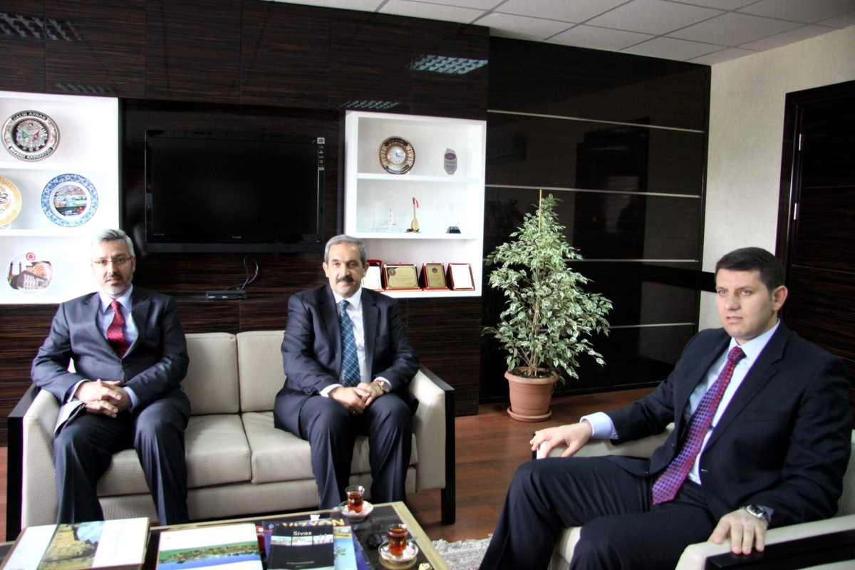Doğan Ürgüp, İl Özel İdaresi'ni Ziyaret Etti