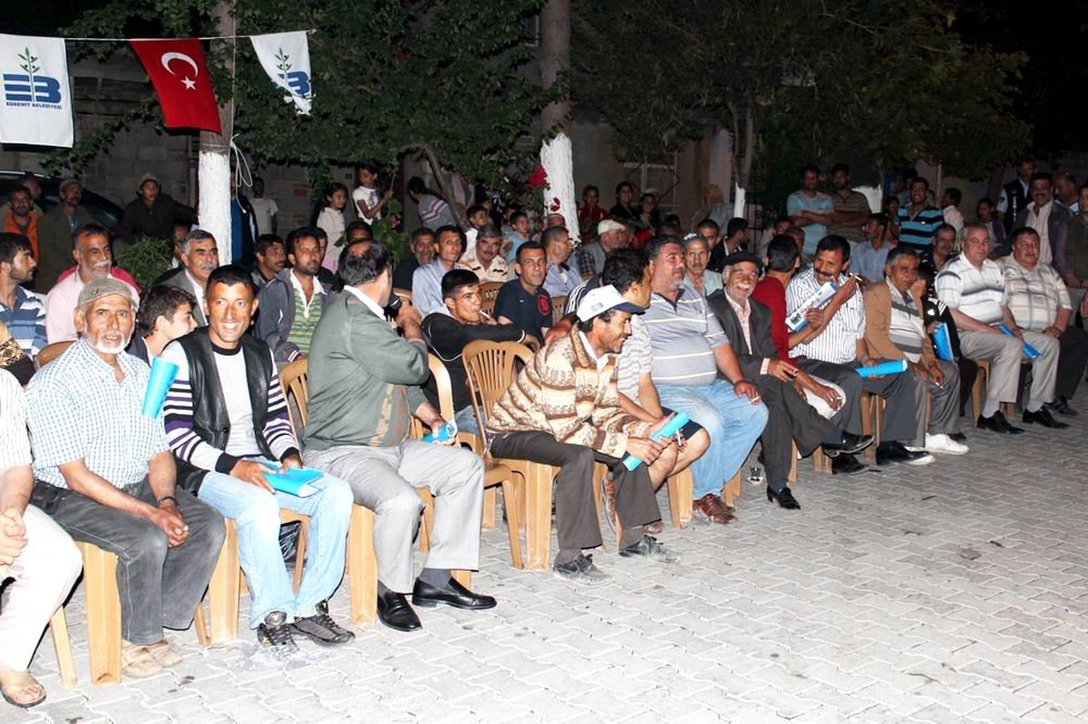 Edremit Belediyesi, Mahalle Toplantılarıyla Sorunları Dinliyor