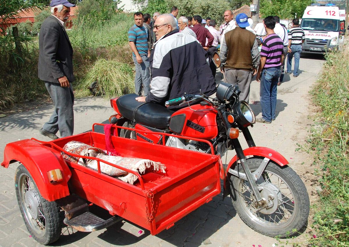 Emekli Polis Trafik Kazasında Yaralandı