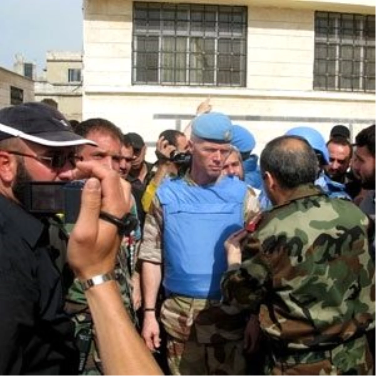 Esad Güçleri, BM Gözlemci Heyetinin Konvoyunu Vurdu