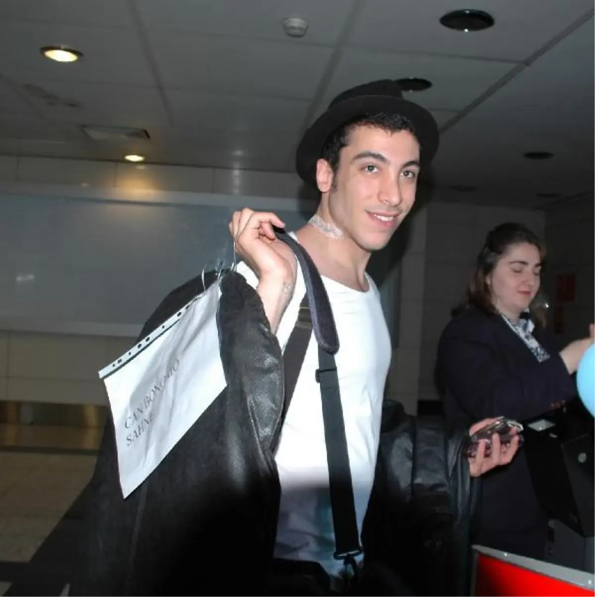 Eurovision\'da Türkiye\'yi Temsil Edecek Olan Can Bonomo Bakü\'ye Gitti