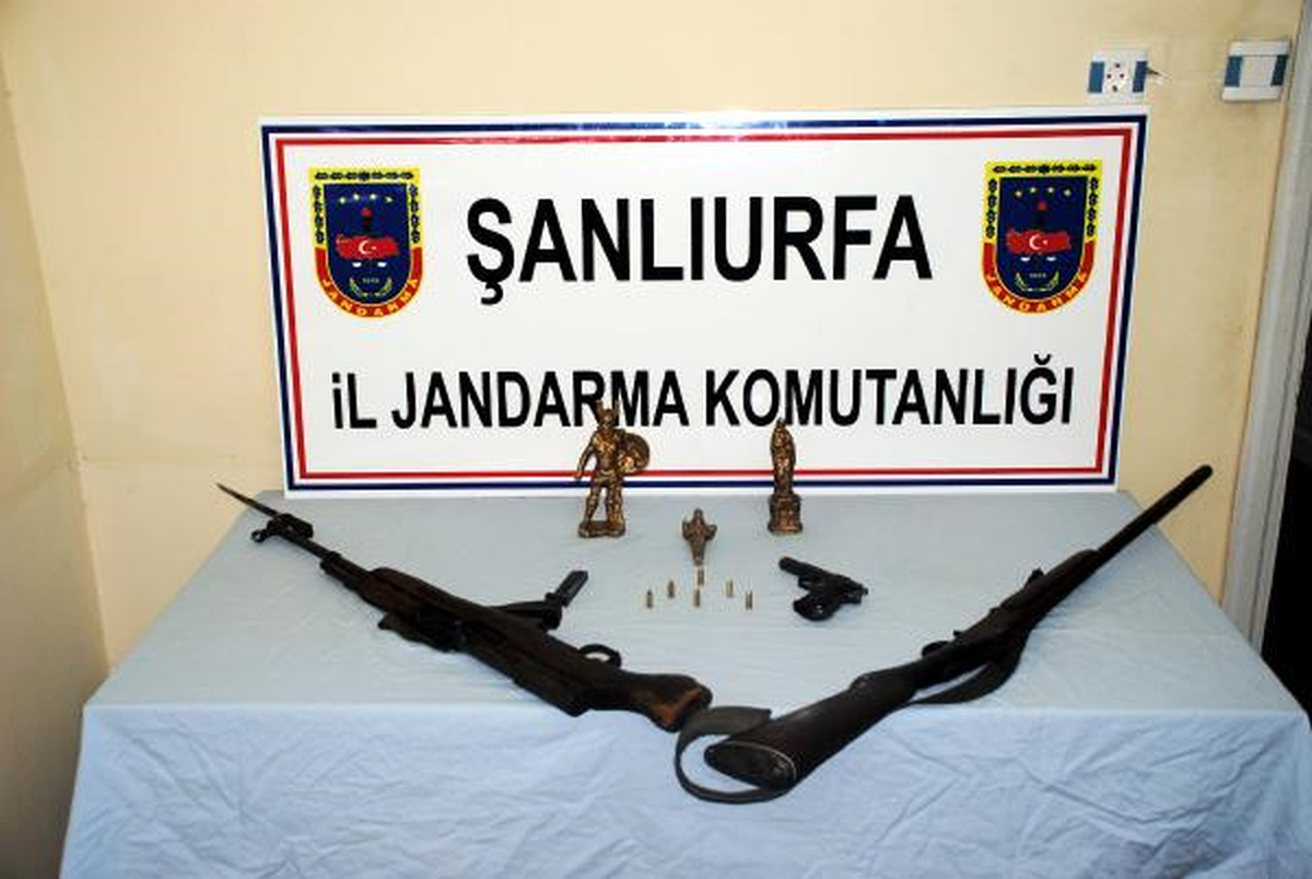 Evinde Silah ve Heykel Bulunan Çiftçi Tutuklandı
