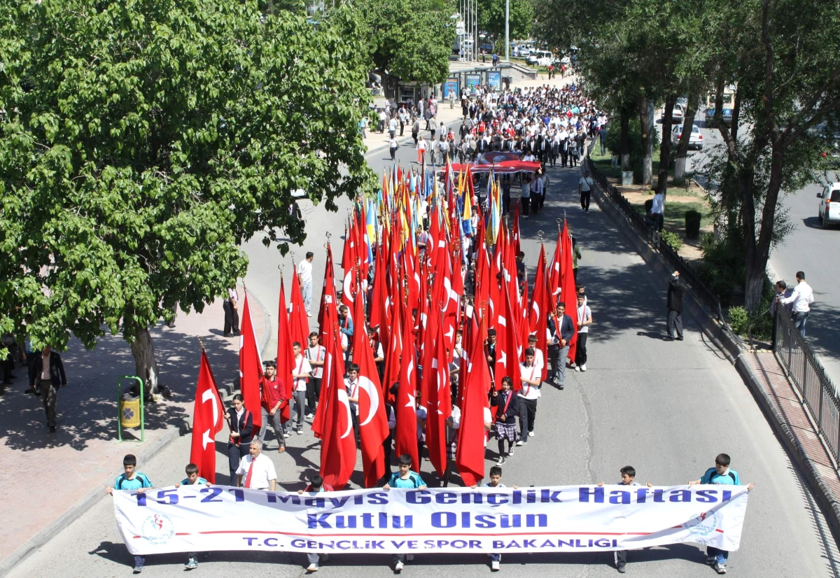 Gaziantep\'te Gençlik Haftası Kutlamaları