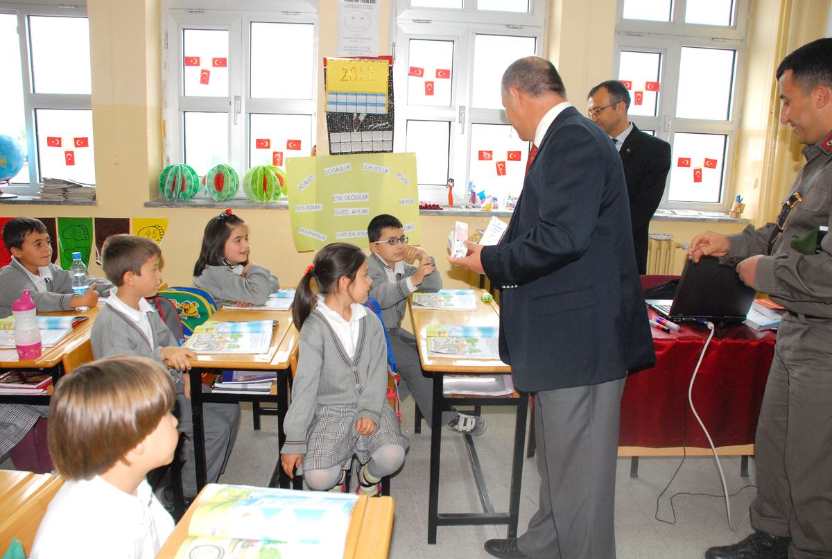Gediz'de 'Okul Sütü Akıl Küpü' Kampanyası Kapsamında Okul Sütü Dağıtımı Başladı