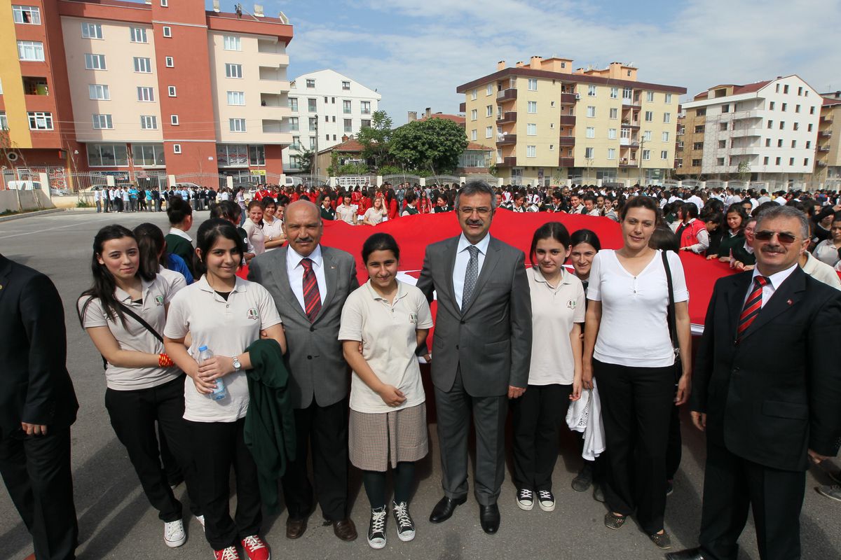Gençlik Bayramı Yürüyüşle Başladı