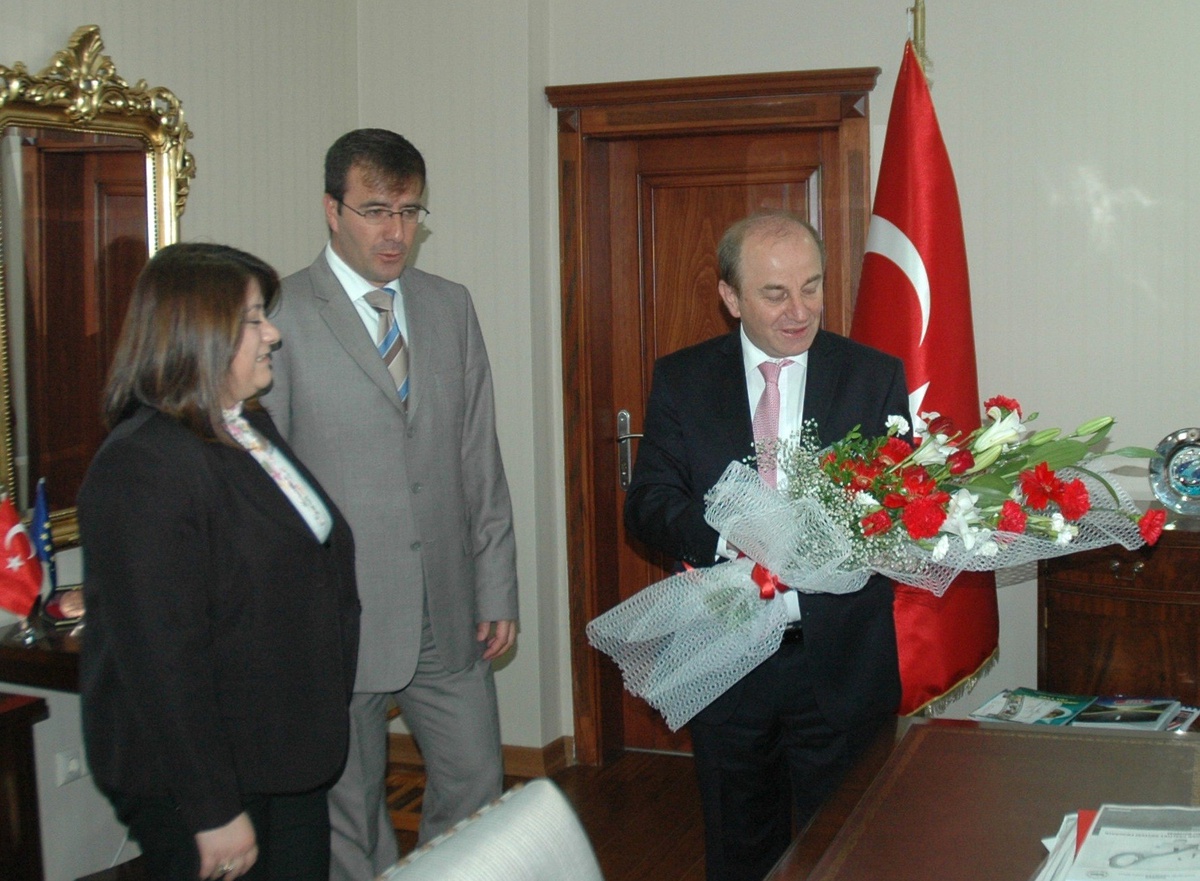 Gençlik Hizmetleri ve Spor İl Müdürlüğü\'nden Vali Sebahattin Öztürk\'e Ziyaret