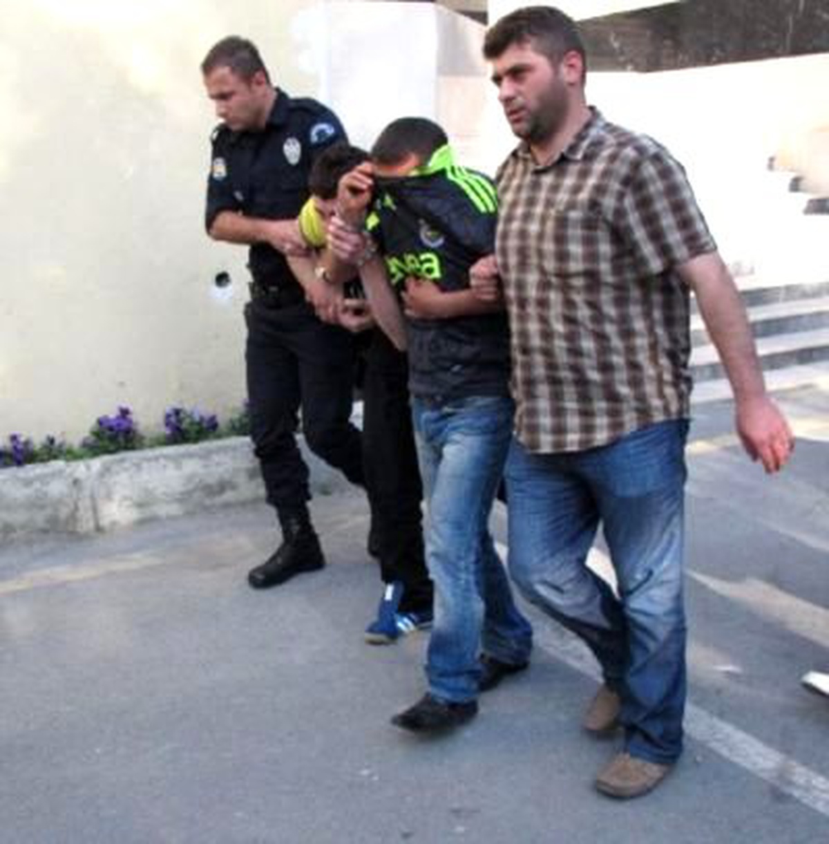 Gözaltına Alınan Taraftarlar Sağlık Kontrolünden Geçirildi