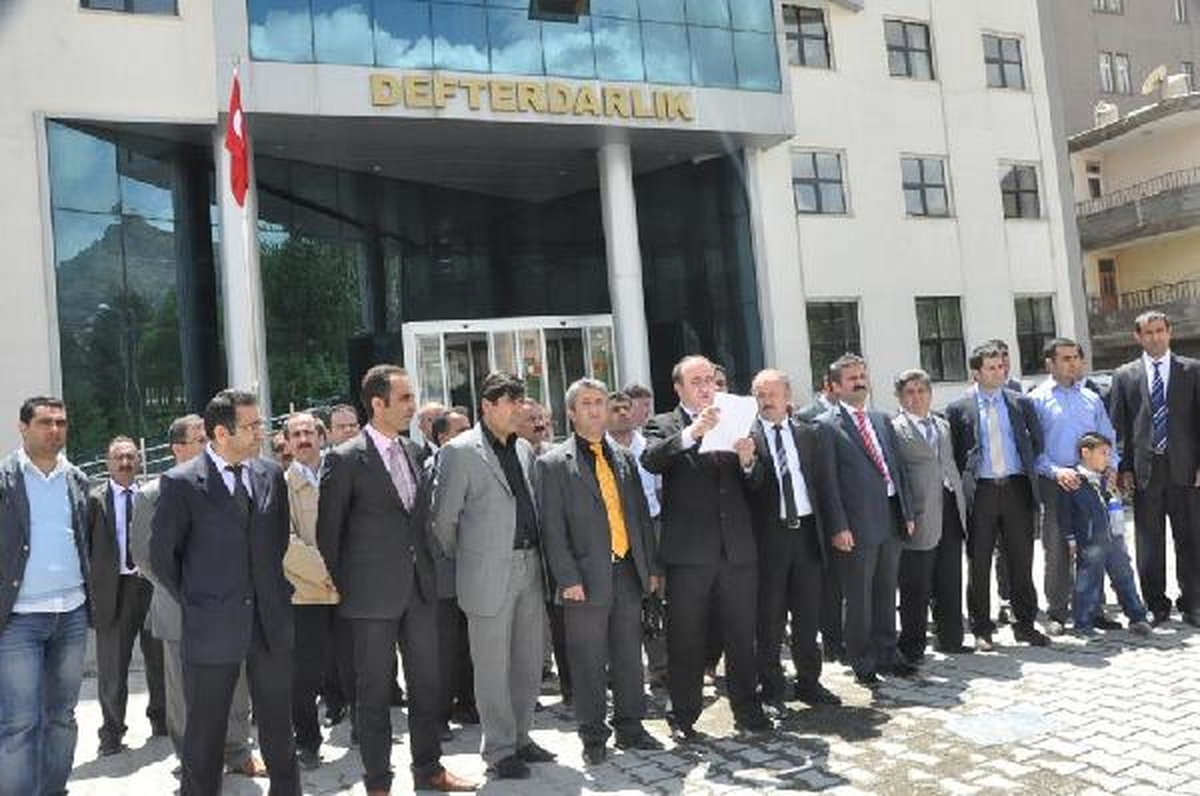 Hakkari'de Memurlardan Maaş Zammı Teklifine 'Cem Yılmaz'lı Tepki
