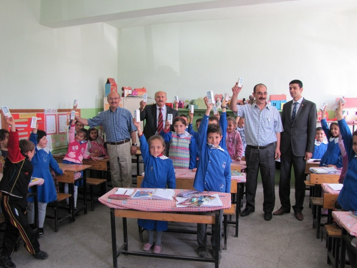 Hisarcık'ta Okullarda Öğrencilere Süt Dağıtıldı