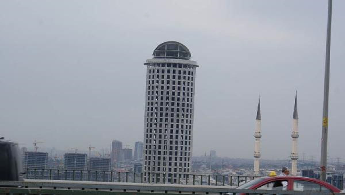İstanbul'da Ani Hava Değişimi, Gökyüzünü Kara Bulutlar Kapladı