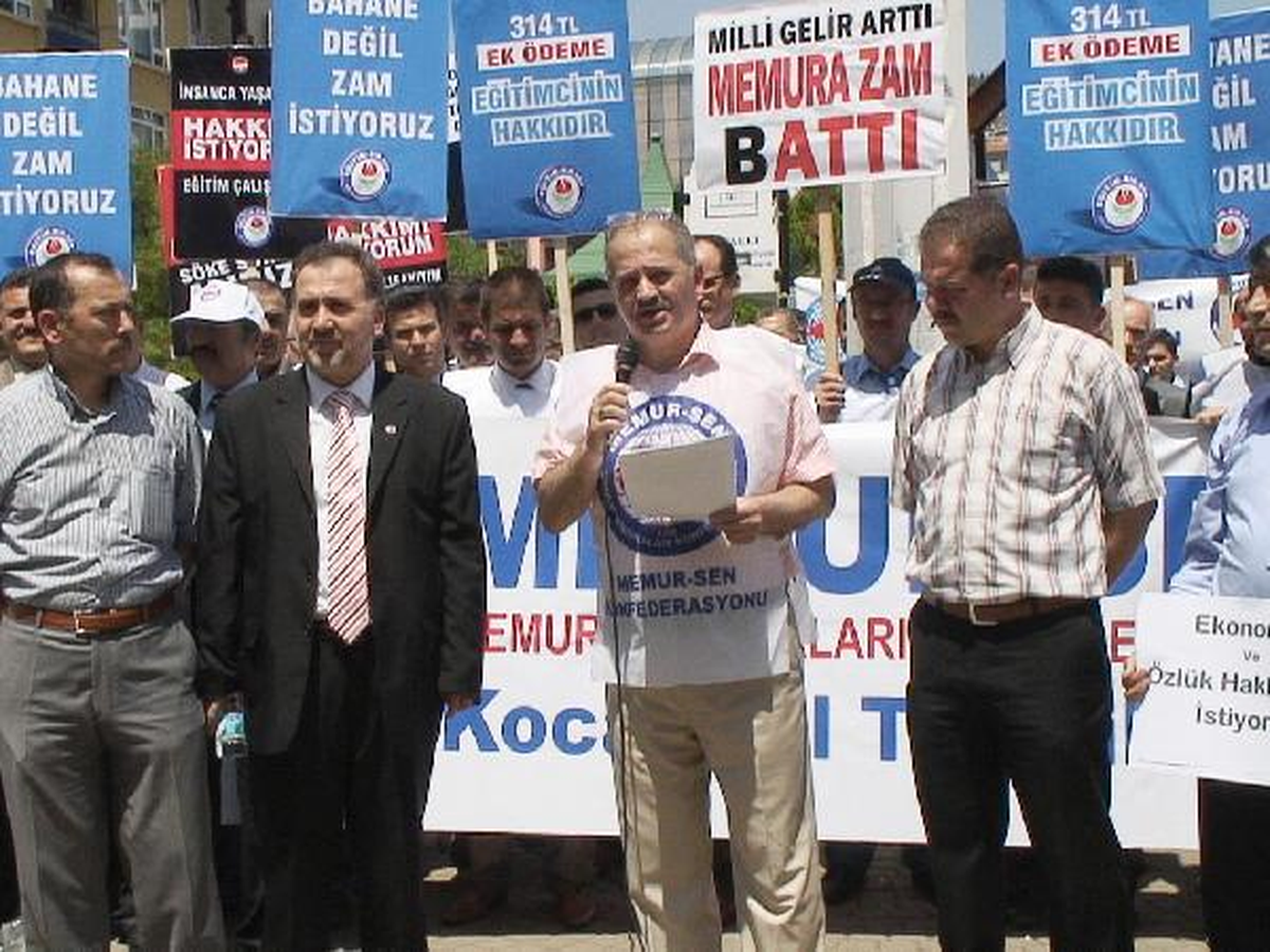 İzmit\'te Memur Zammı Oranına Protesto
