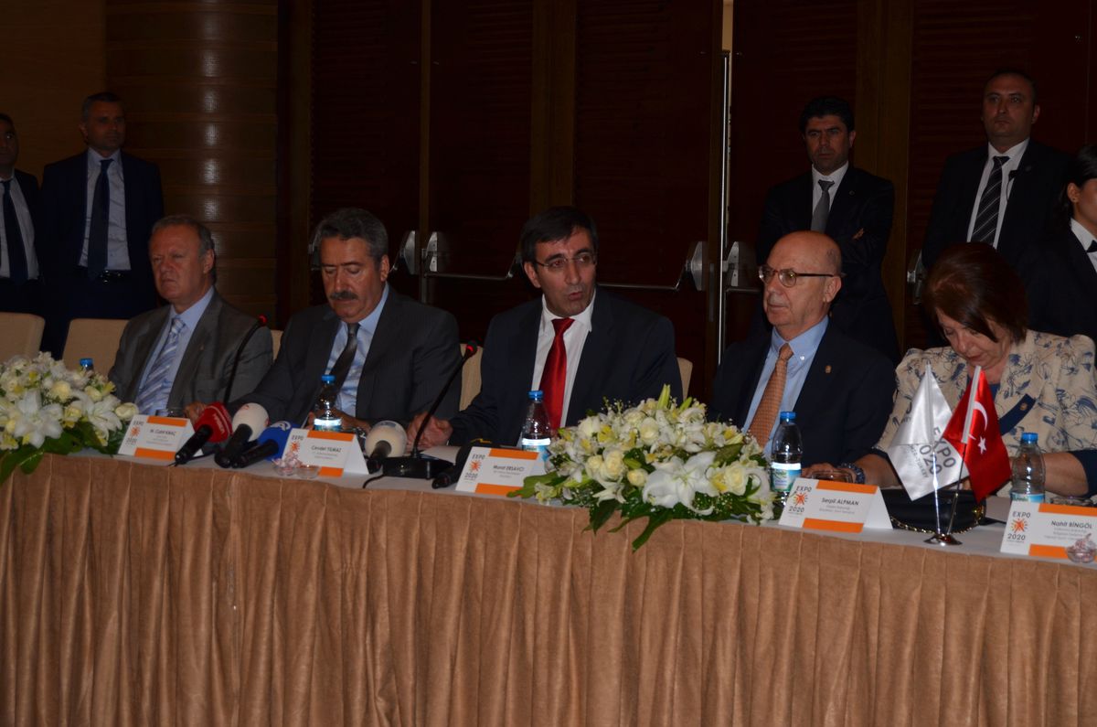 Kalkınma Bakanı Cevdet Yılmaz'ın İzmir'e Sürpriz Açıklaması
