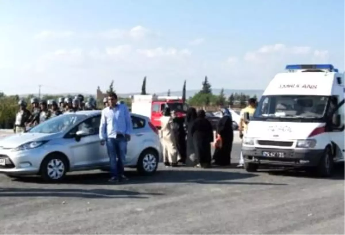 Kenteyner Kentte Suriyeliler Polisleri Taşladı: 3 Polis Yaralandı