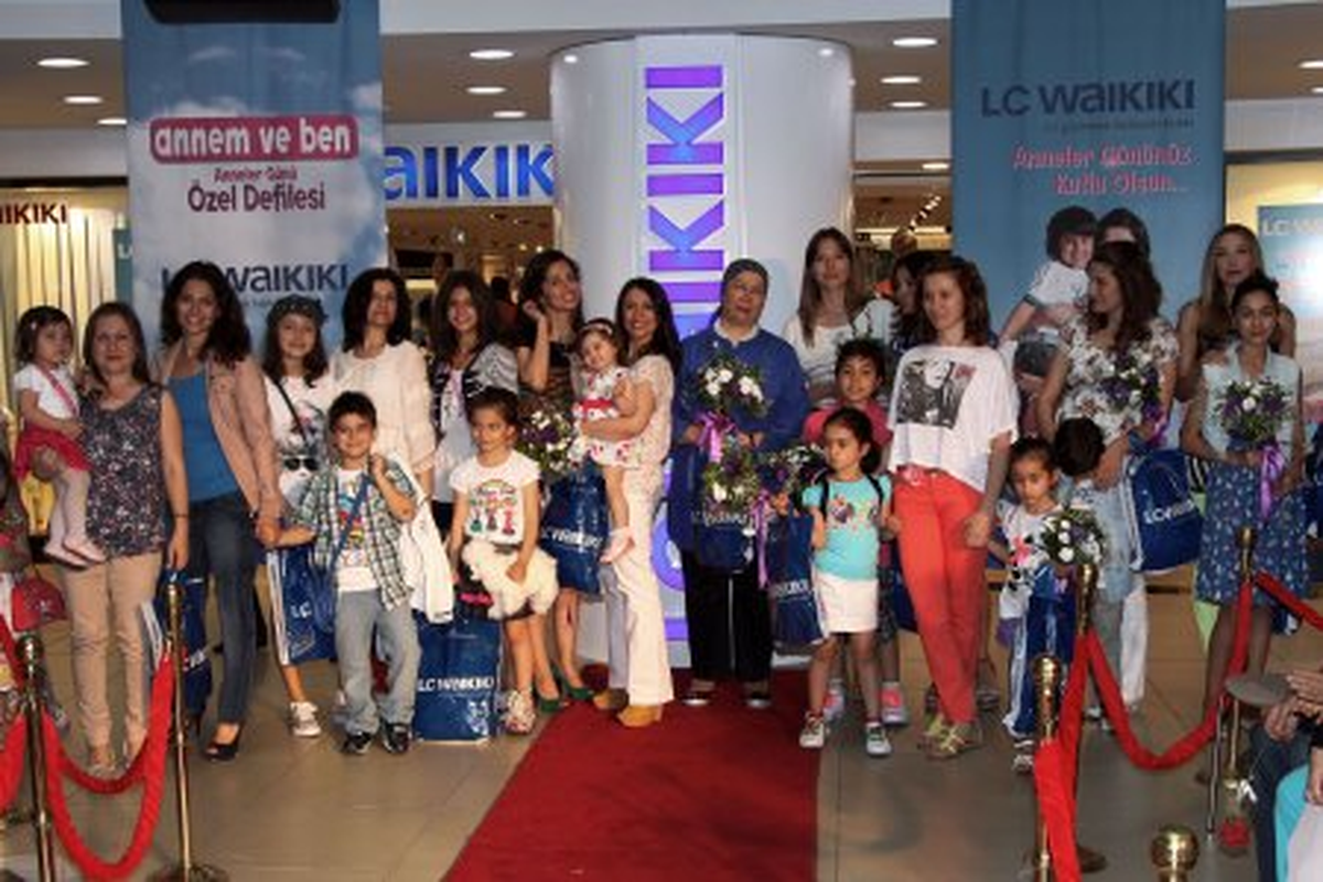LC Waikiki'den Anneler Günü'ne Özel Defile