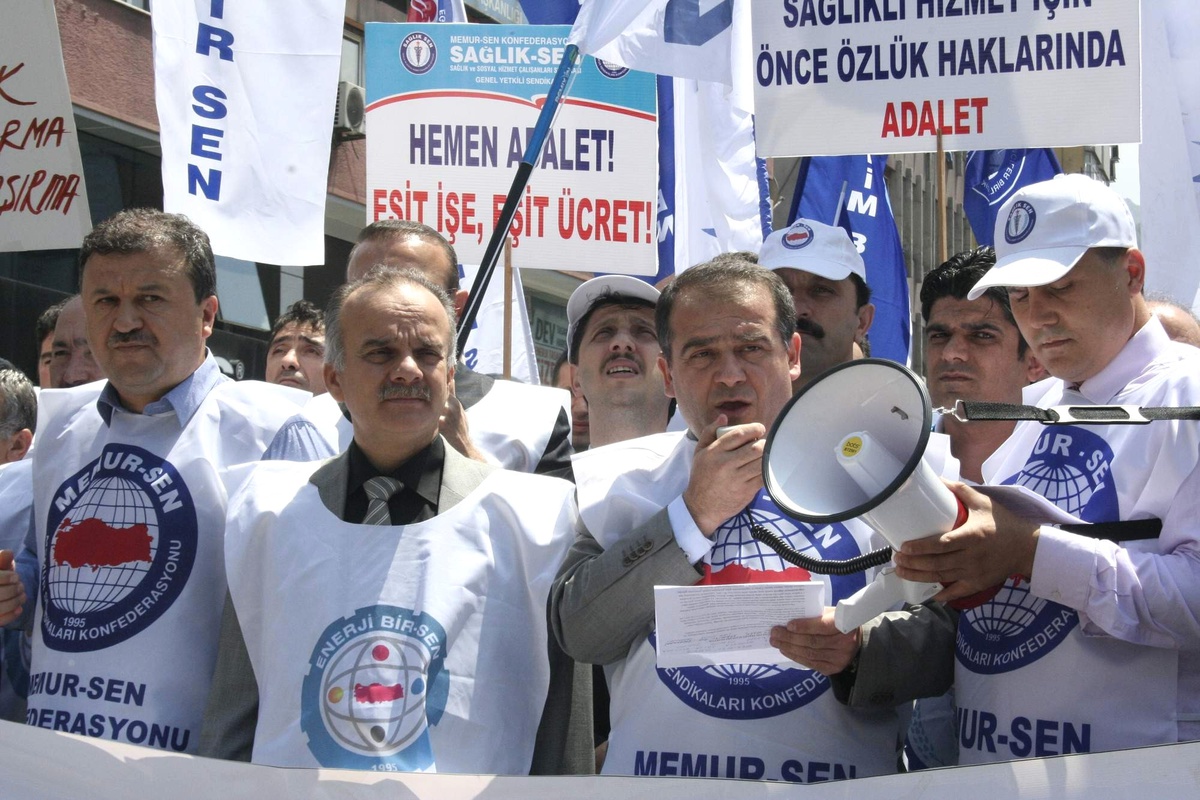 Memur-Sen\'den, Hükümetin Memur Maaş Zammı Teklifine Tepki