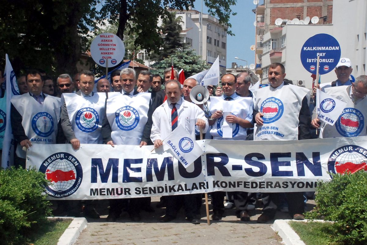 Memur-Sen\'den Zam Protestosu