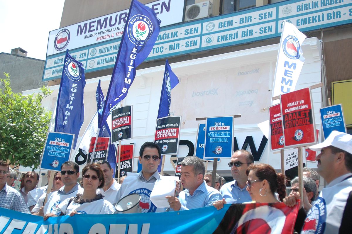 Memur-Sen Hükümetin Zam Önerisini Protesto Etti