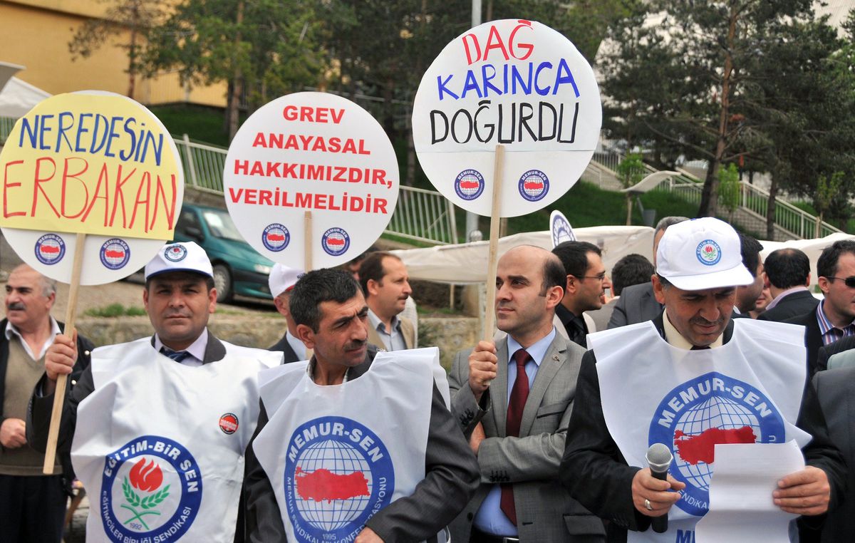 Memurlar Gümüşhane\'de de Eylemde