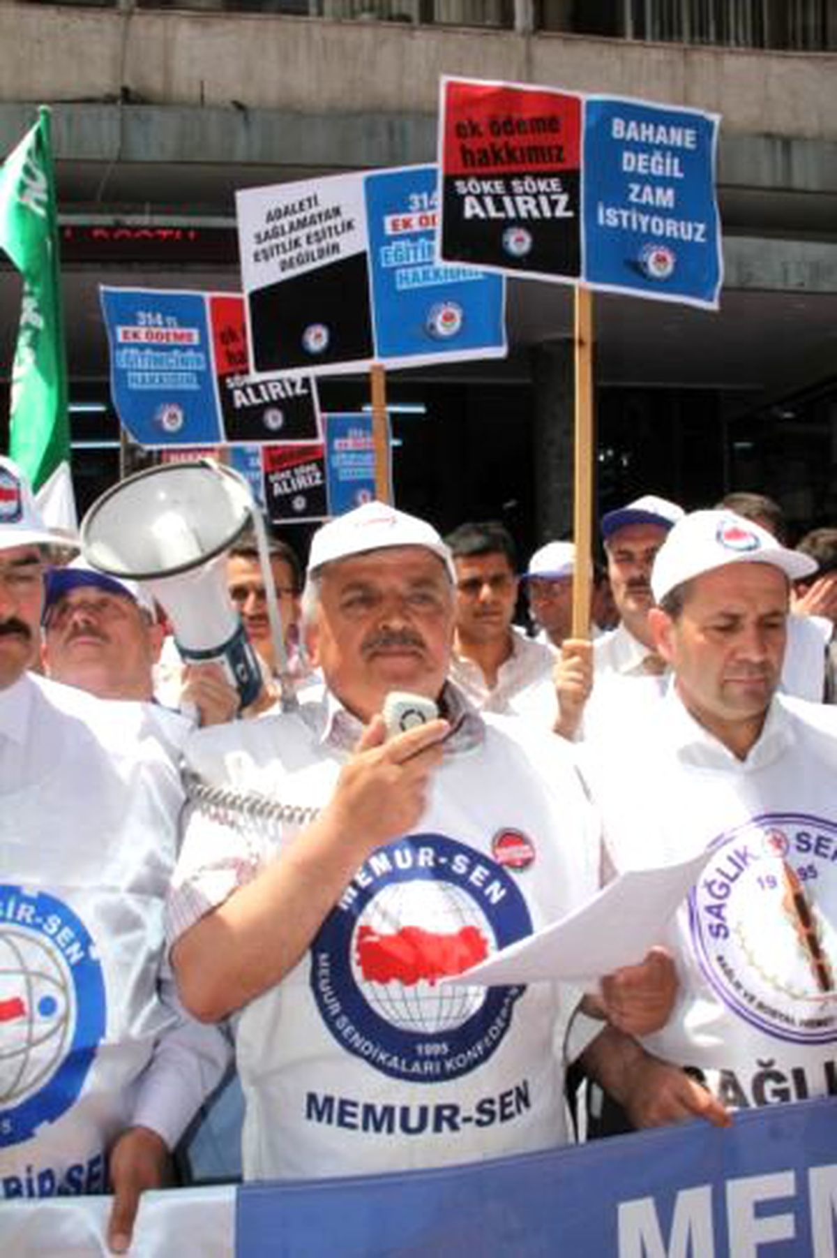 Memurlar Hükümetin Teklifini Beğenmedi