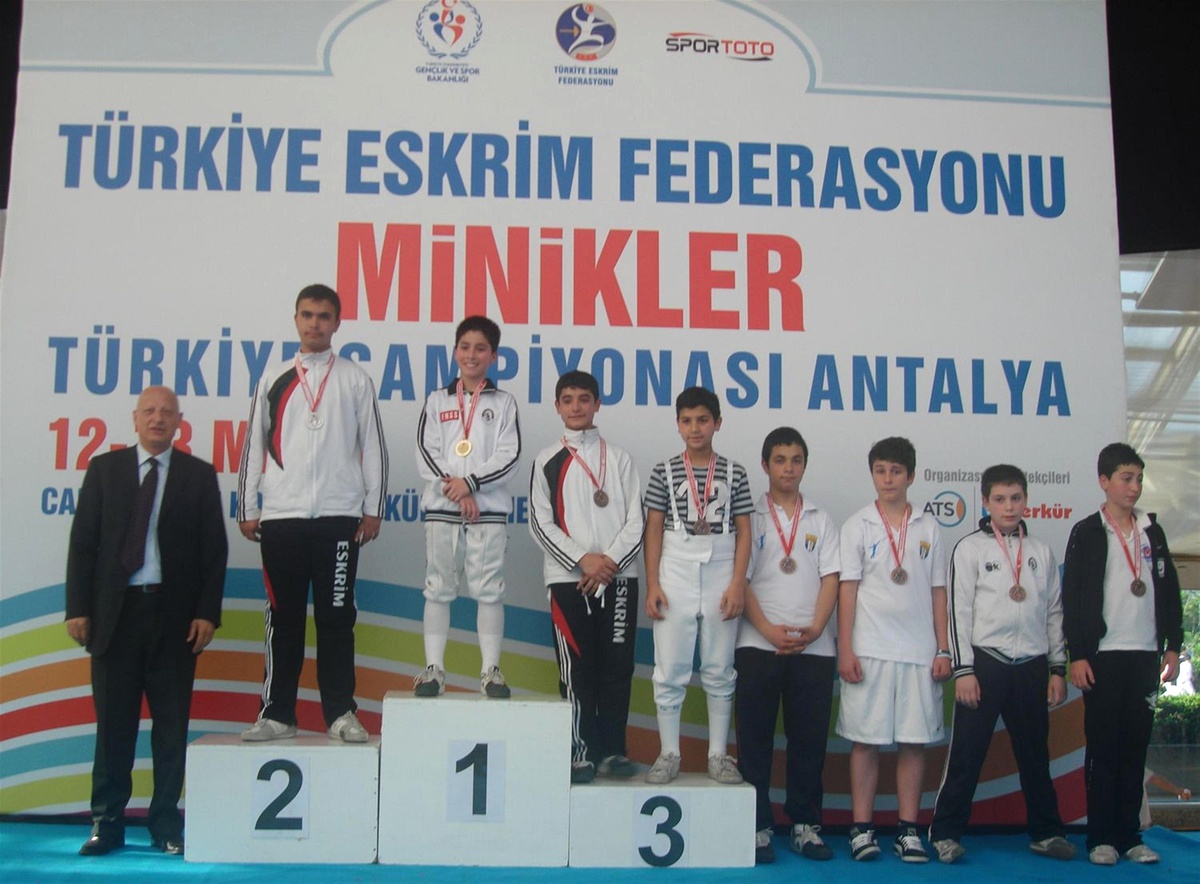 Mersin Eskrim Takımı Antalya'dan İlk 3 Sırayı Alarak Döndü