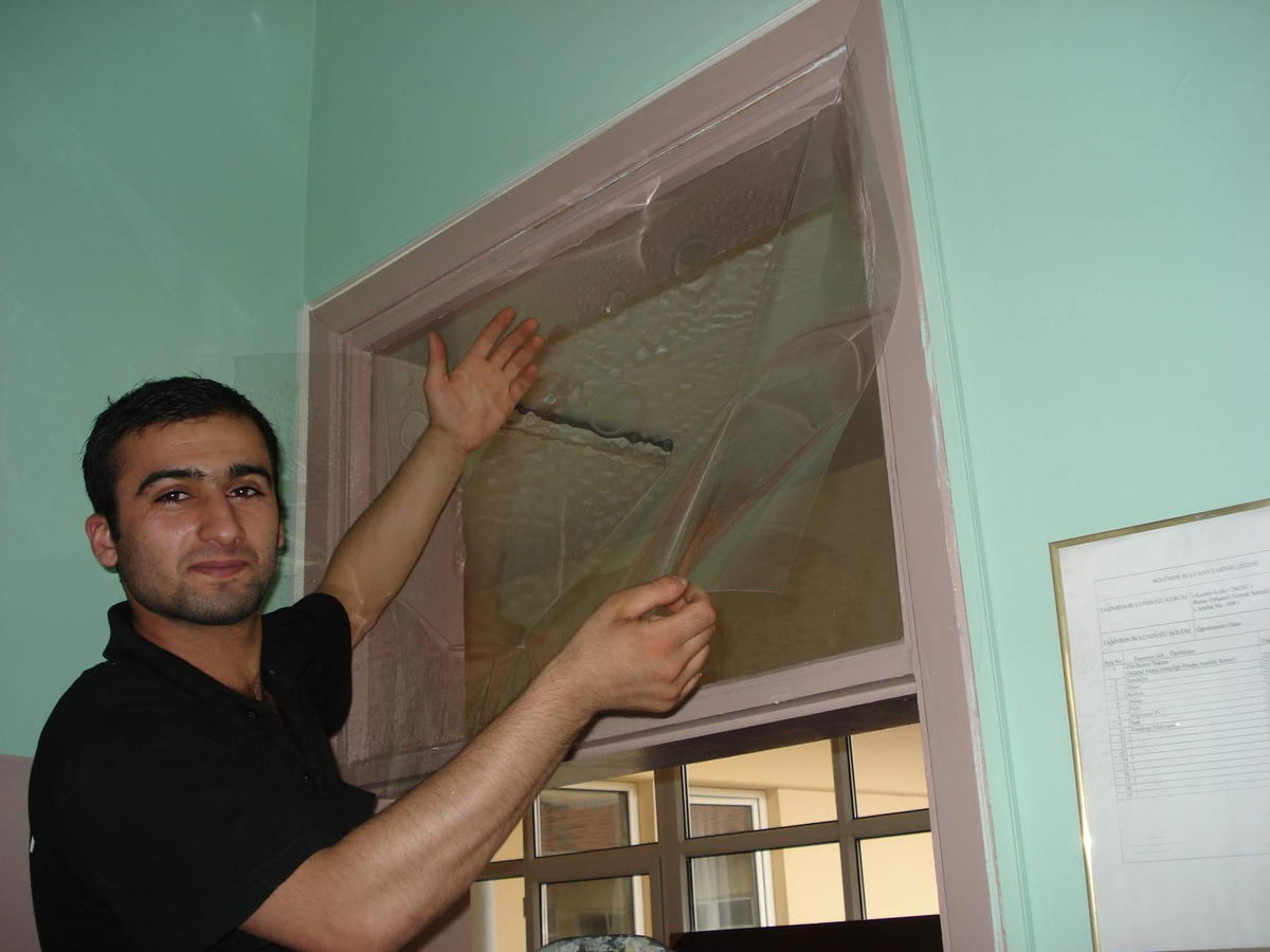 Okuldaki Camları Kaldırdılar, Kazaları Önlediler