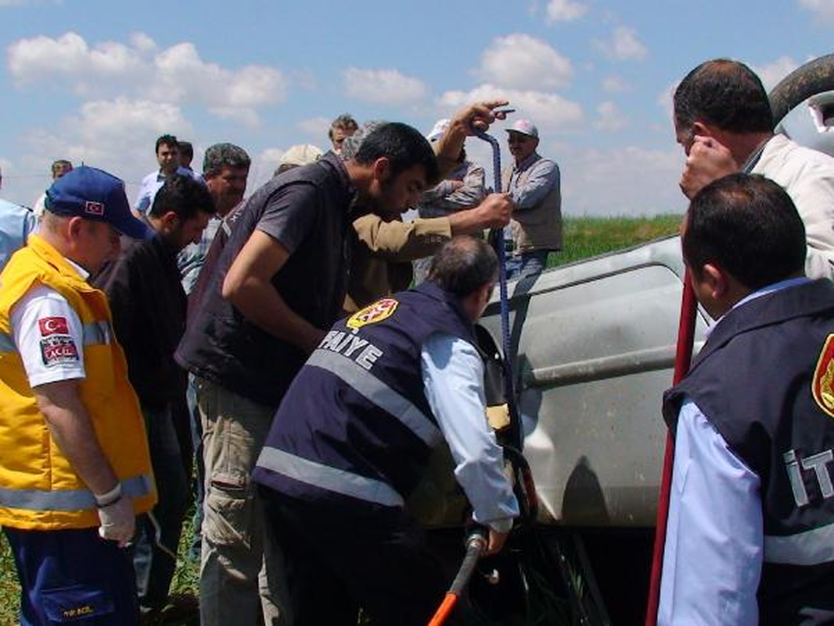 Otomobil Şarampole Yuvarlandı; 3 Ölü, 1 Yaralı