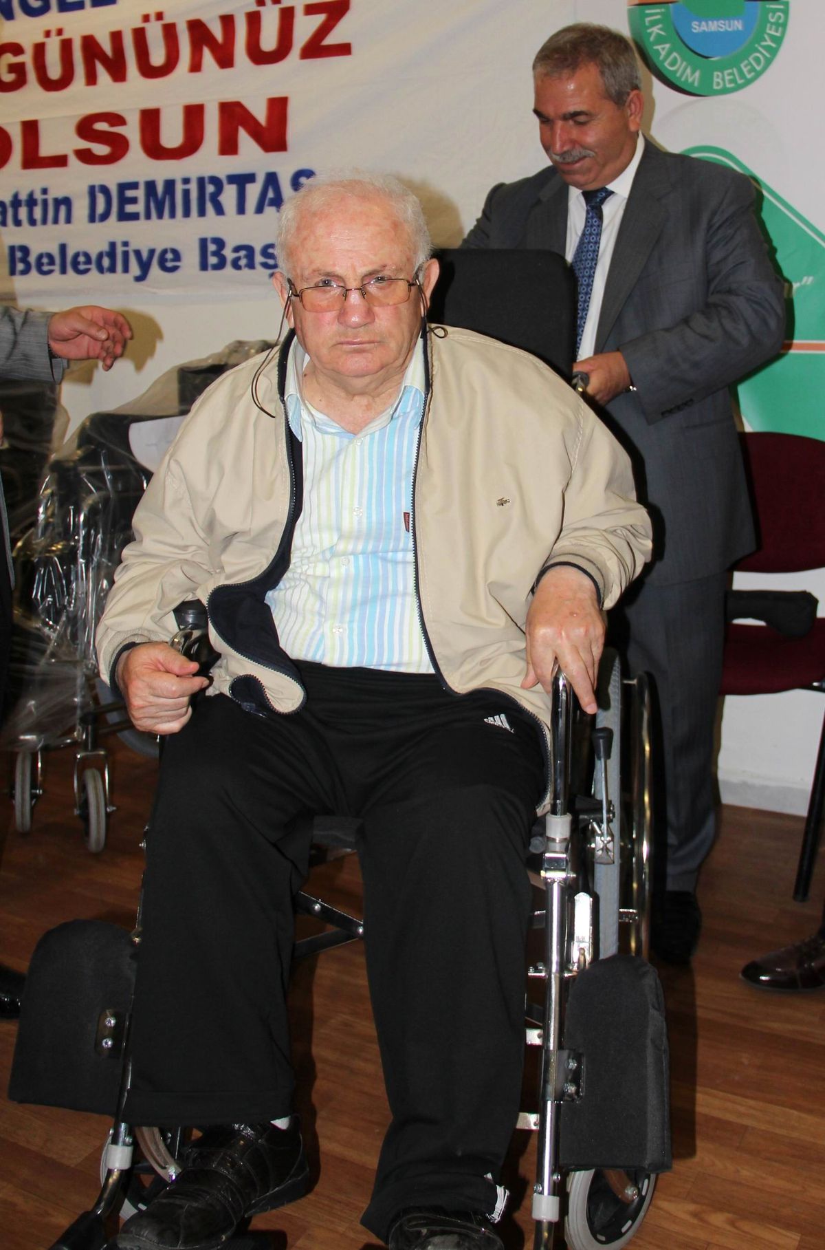 Özürlülere Tekerlekli Sandalye ve Akülü Özürlü Aracı