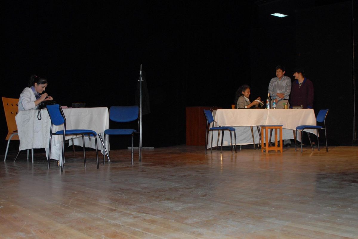 Perde \'Yarası Olan\'a\' ile Açıldı