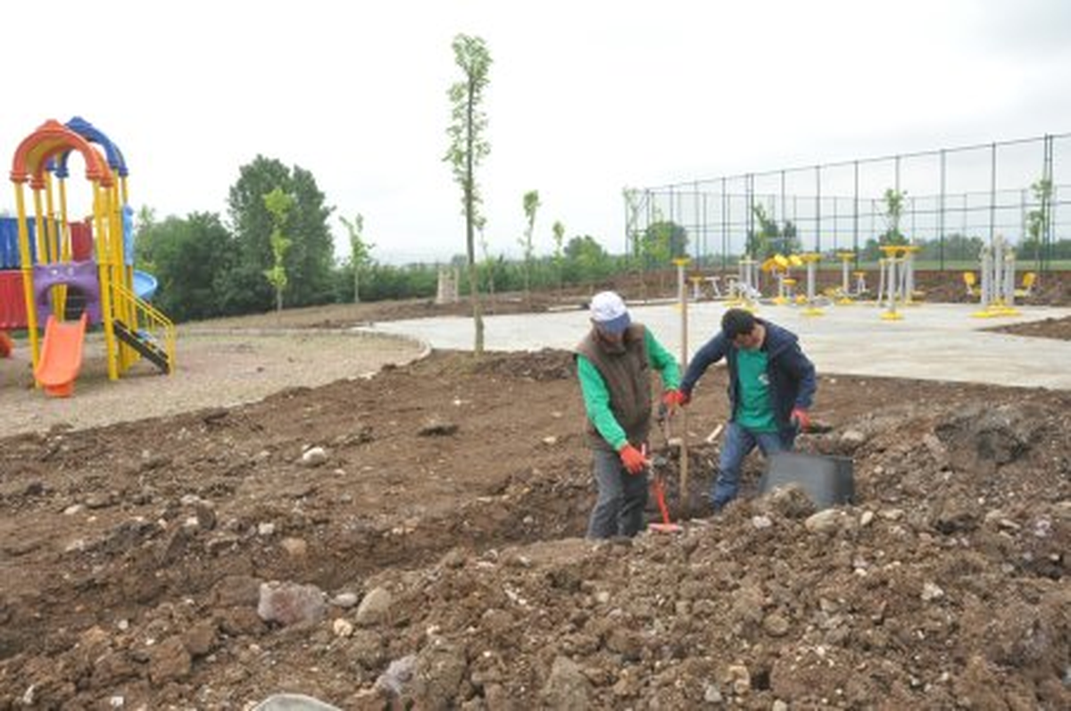 Pınarbaşı Parkı\'nda Çalışma Sürüyor