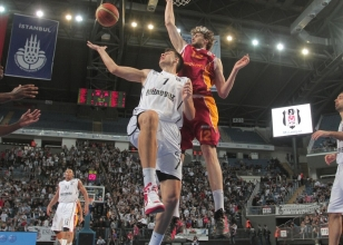 Play-off Yarı Final Serisi Derbiyle Başlıyor