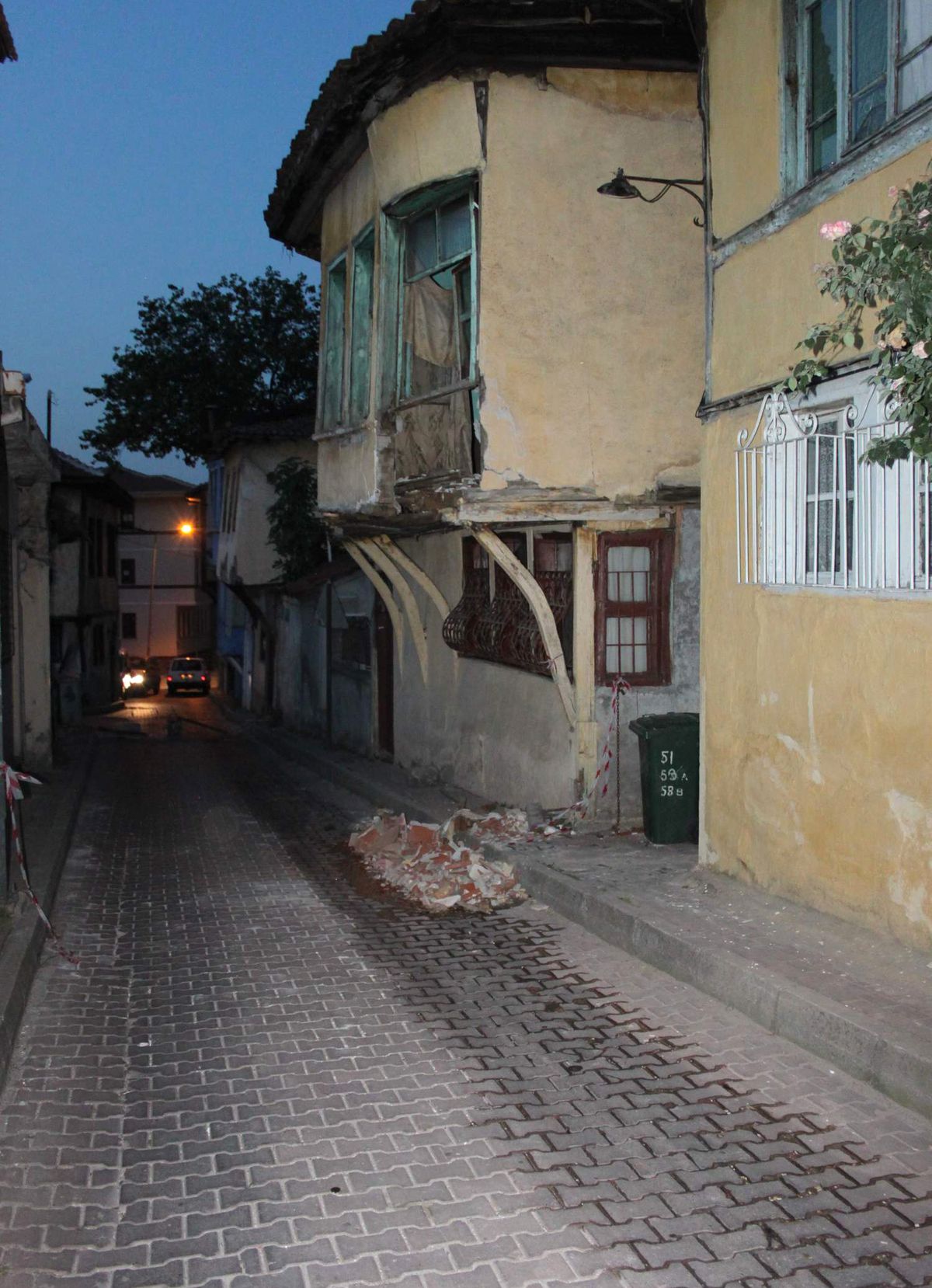 Tarihi Binalar Tehlike Saçıyor