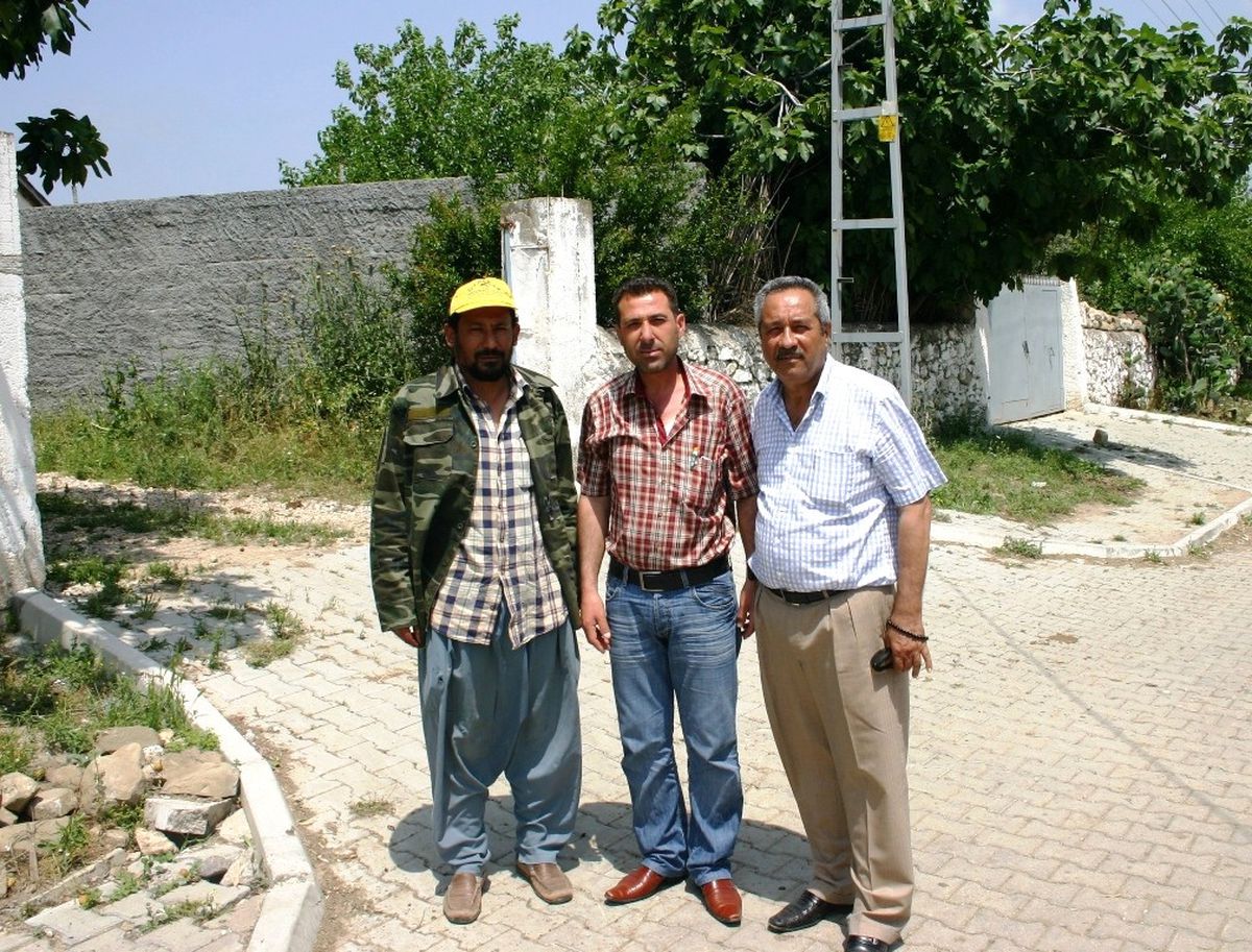 Tarlalarına Elektrik Direği Dikilen Köylüler Zararlarının Karşılanmasını İstedi