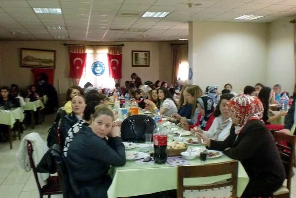 Türk Eğitim-Sen Kars Şubesi\'nden "Geleneksel Anneler Günü Programı