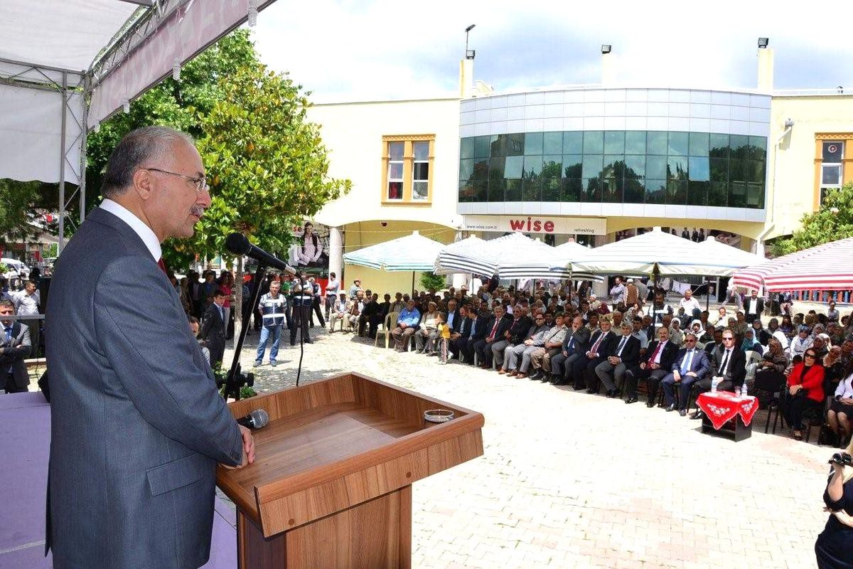 Vali Daşöz Gördes'te Halk Eğitim Merkezleri İl Fuarı Açılışına Katıldı