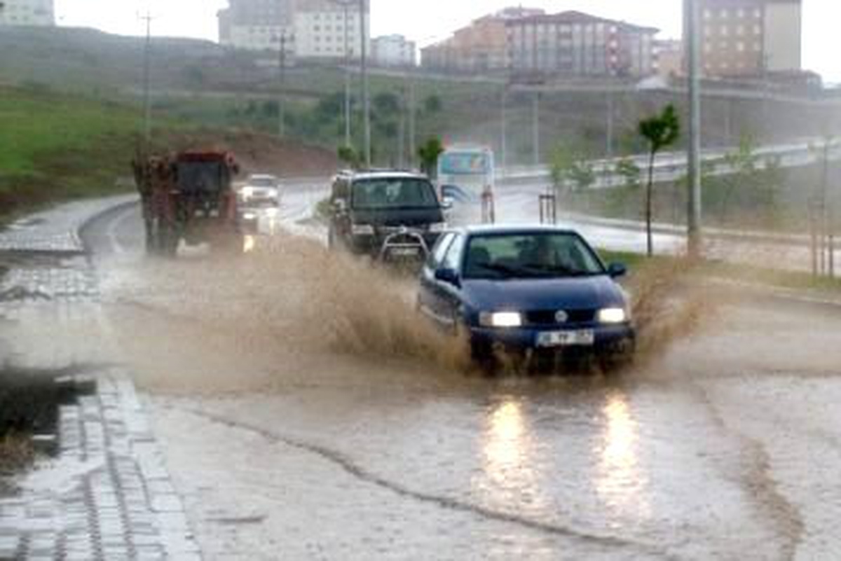 Yağmur İstanbulluları Hazırlıksız Yakaladı