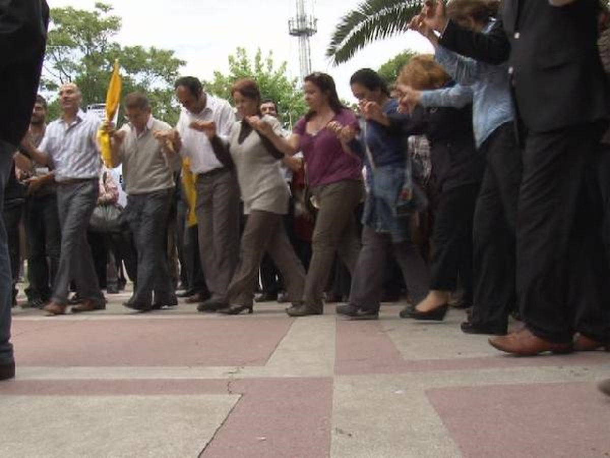 3 Artı 3\'e Davullu Zurnalı Protesto