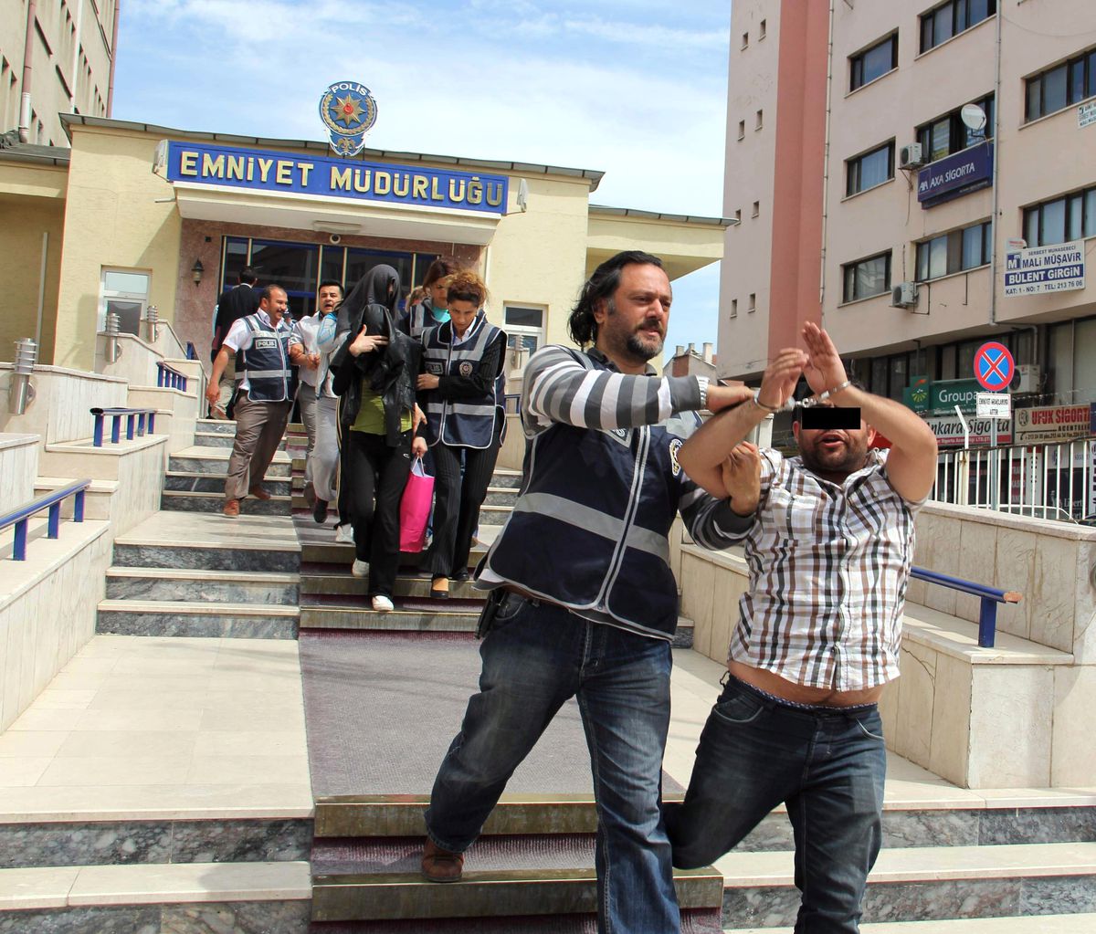 3 İlde Eş Zamanlı Fuhuş Operasyonu