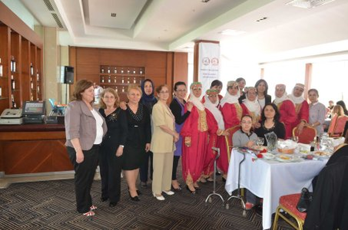 6 Yıl Kızını Omuzunda Taşıyan Anneye Ödül