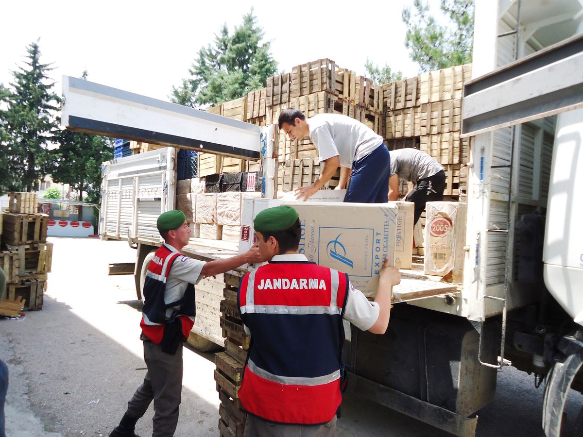 Adana'da 66 Bin Paket Kaçak Sigara Ele Geçirildi