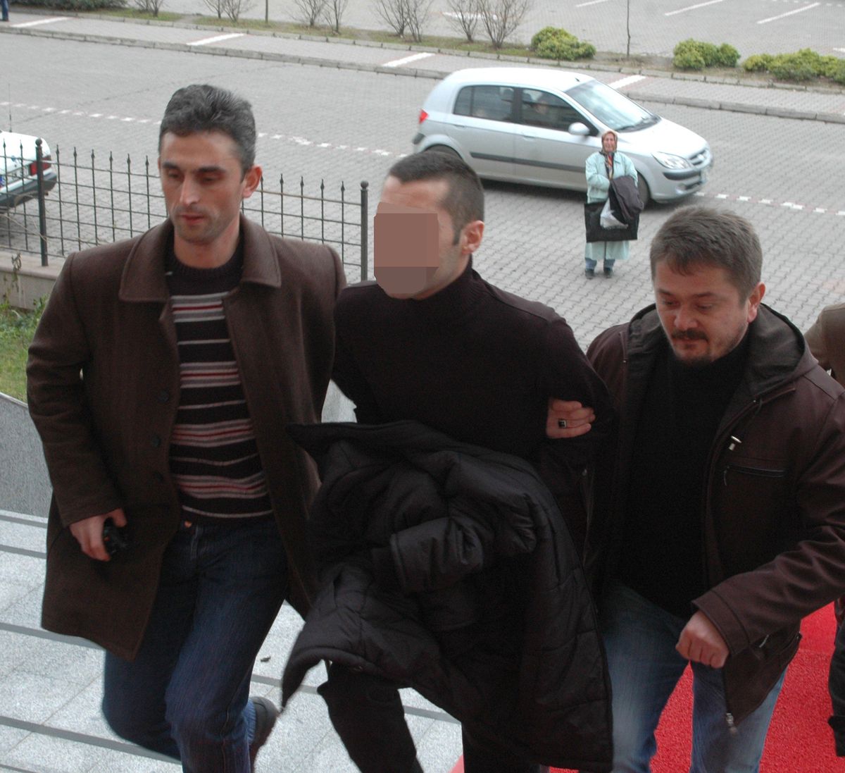 Adliyede Bıçaklı Kavga: 1 Yaralı