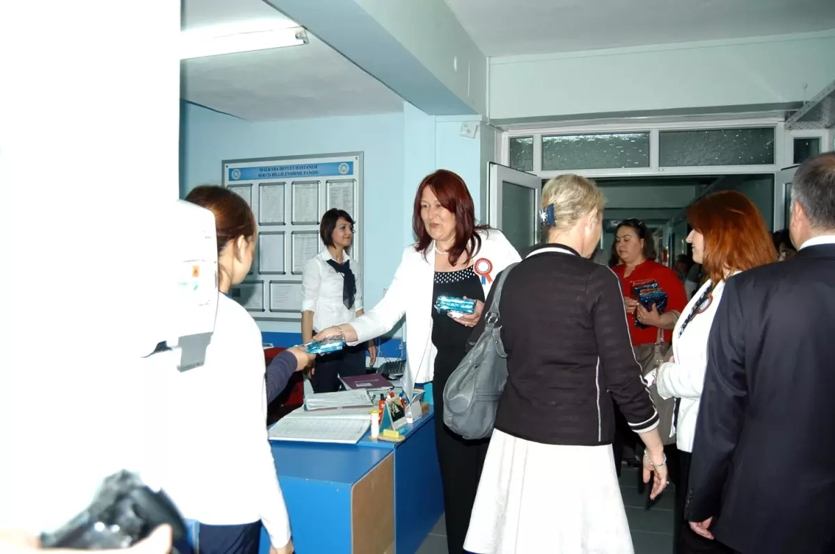 AK Parti'den Hemşirelere Ziyaret