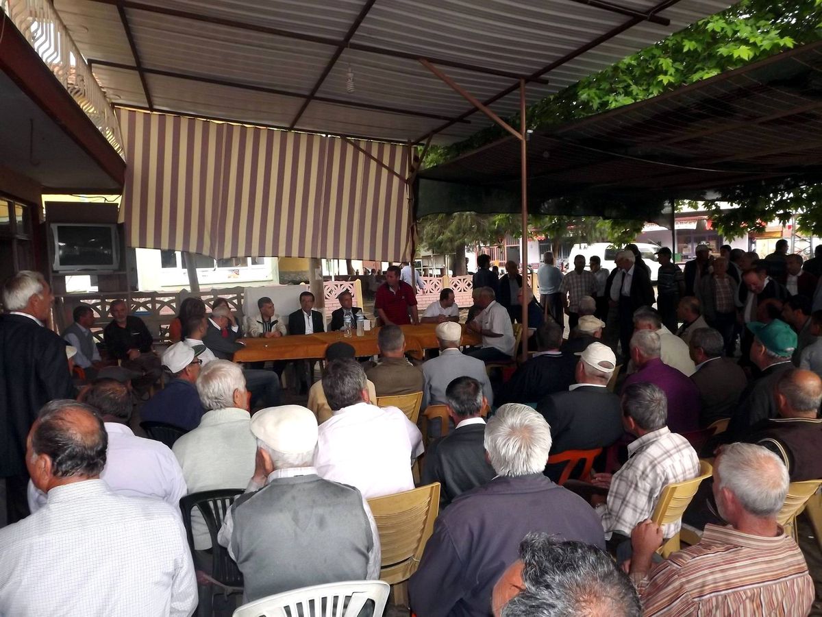 Ak Partili Yurttaş, Dolu Mağduru Köylülerle Bir Araya Geldi