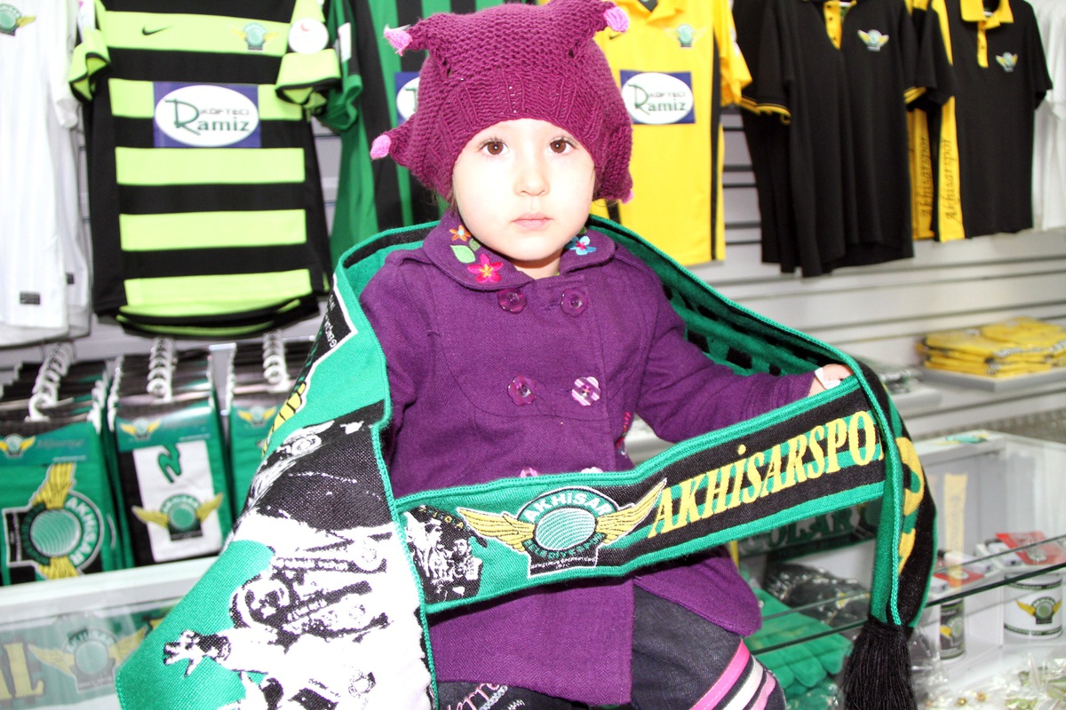 Akhisarspor Store\'ye Büyük İlgi