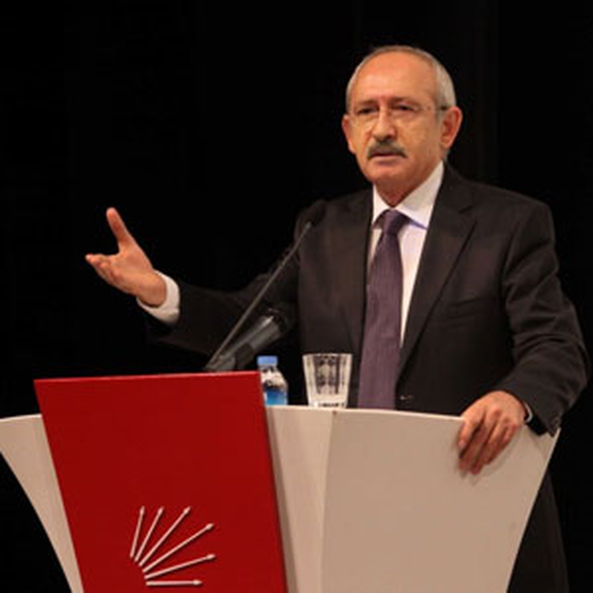 'AKP Kadıköy'ü Savaş Alanına Çevirdi'