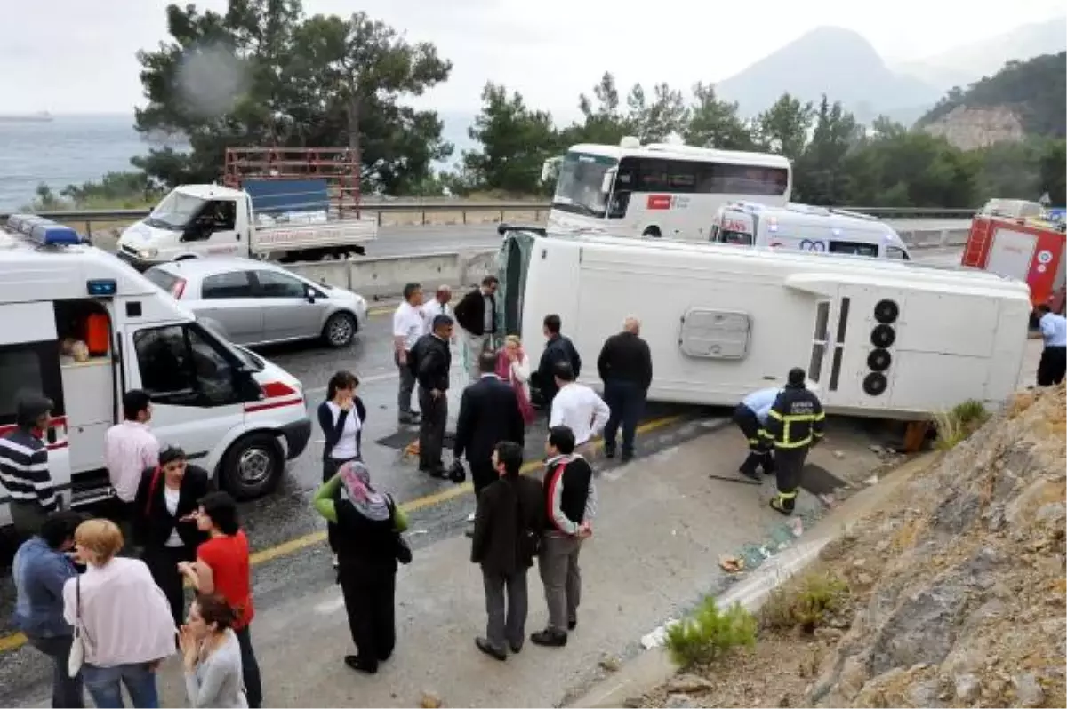 Antalya\'da Kaza: 16 Yaralı (2)