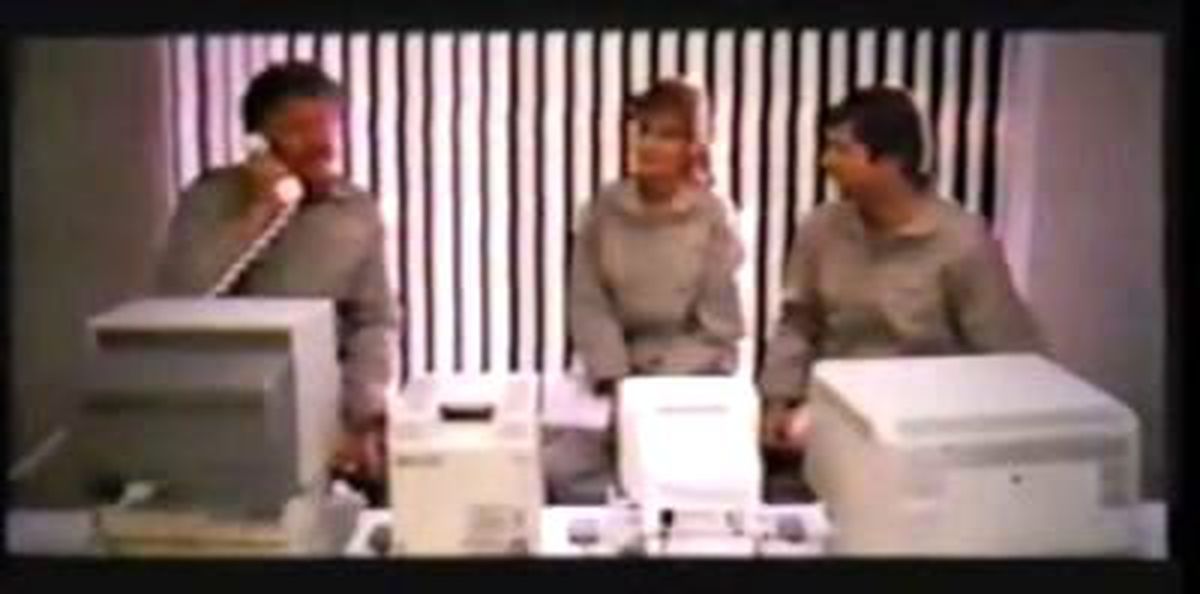 Apple\'ın 1984\'den Kalan Ghostbusters Videosu!