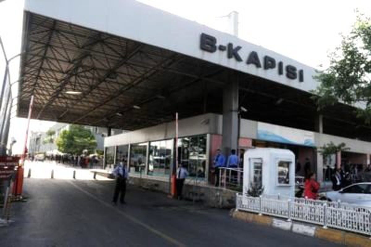 Atatürk Havalimanı\'nda Şüpheli Dizüstü Bilgisayar Alarmı
