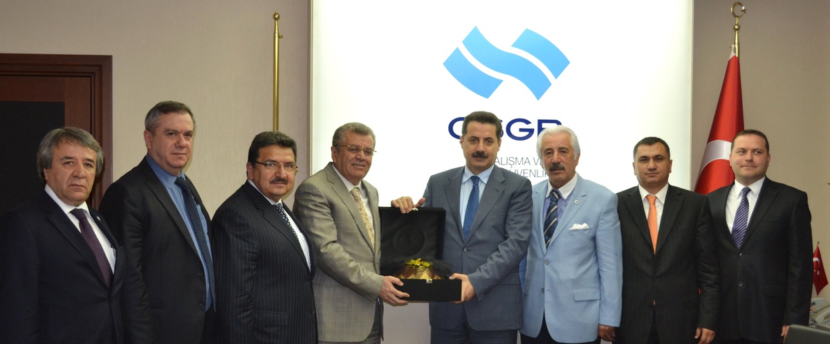 ATO Başkanı Salih Bezci, Çalışma ve Sosyal Güvenlik Bakanı Çelik\'i Ziyaret Etti