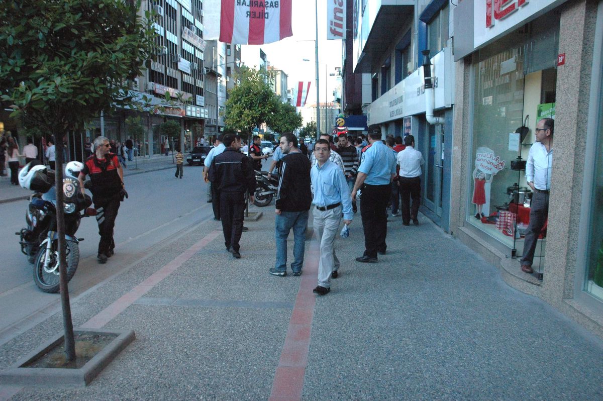 Balıkesir\'de Şüpheli Paket Paniği