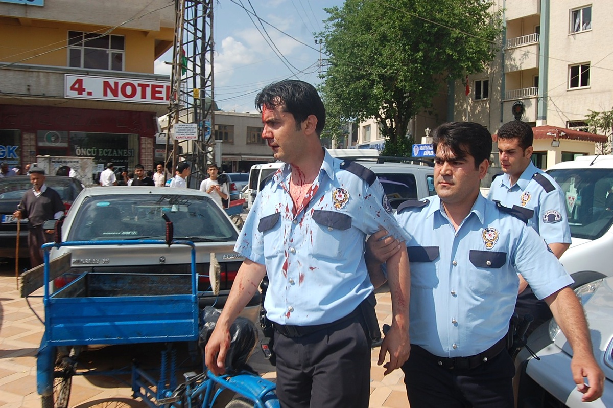 Batman\'da Polis İşportacılarla Tartıştı